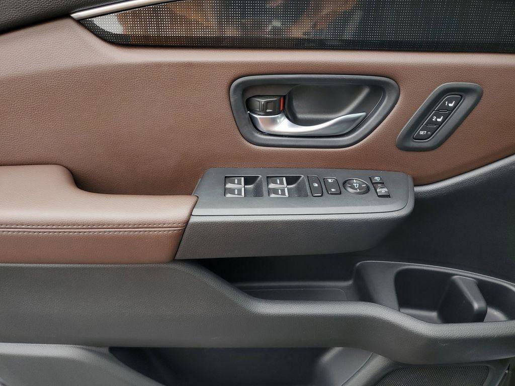 Certified 2025 Honda Pilot Elite image 12