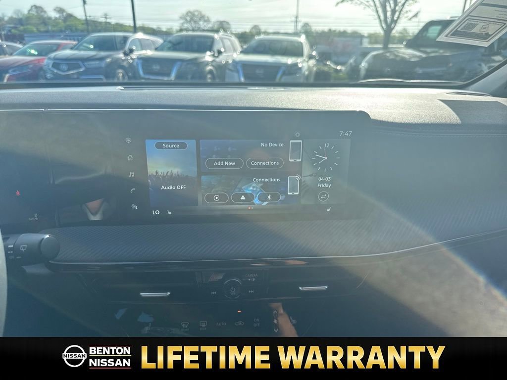 Used 2025 Nissan Kicks SR w/ SR Premium Package image 17