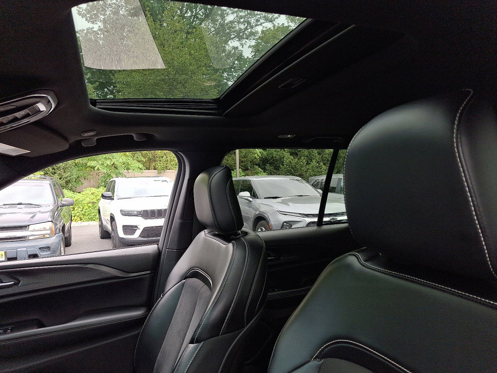 Certified 2023 Jeep Grand Cherokee Altitude image 24