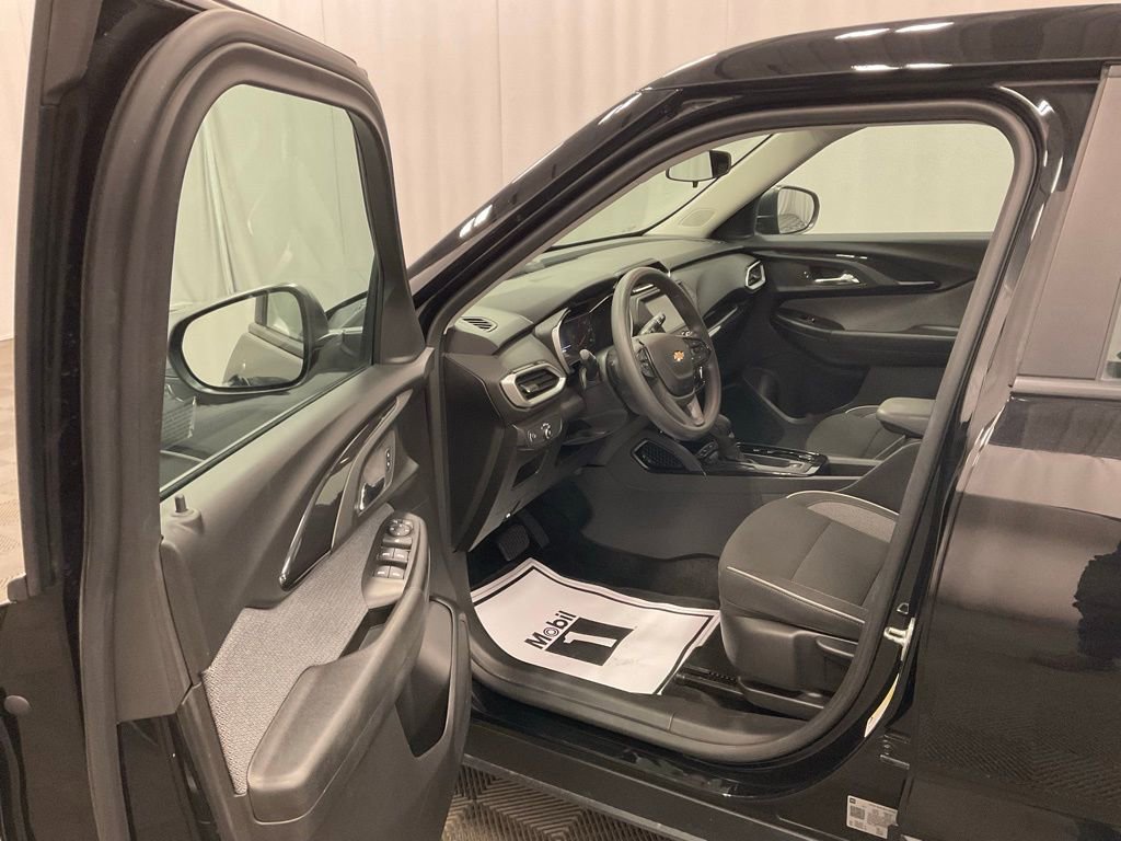 Used 2023 Chevrolet TrailBlazer LS image 4