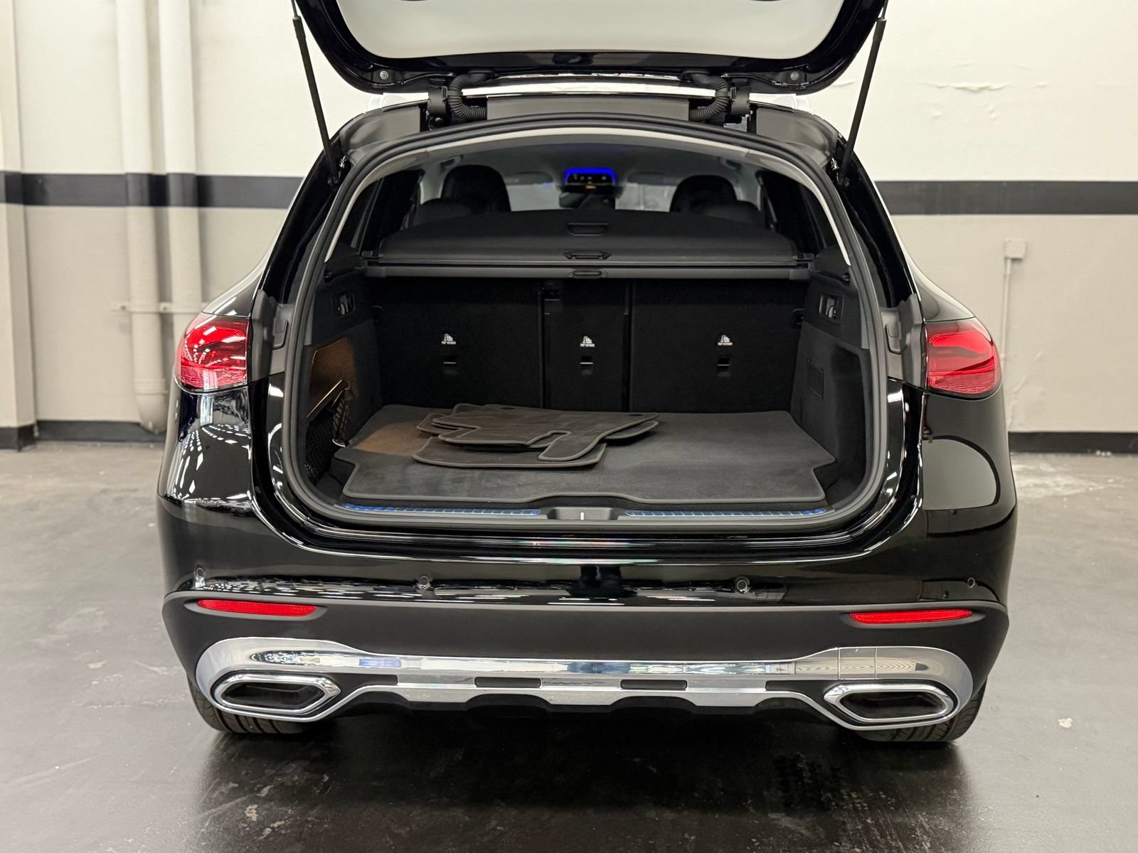 Used 2025 Mercedes-Benz GLC 350e 4MATIC image 16