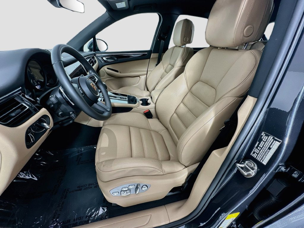 Certified 2026 Porsche Macan AWD/4WD image 5
