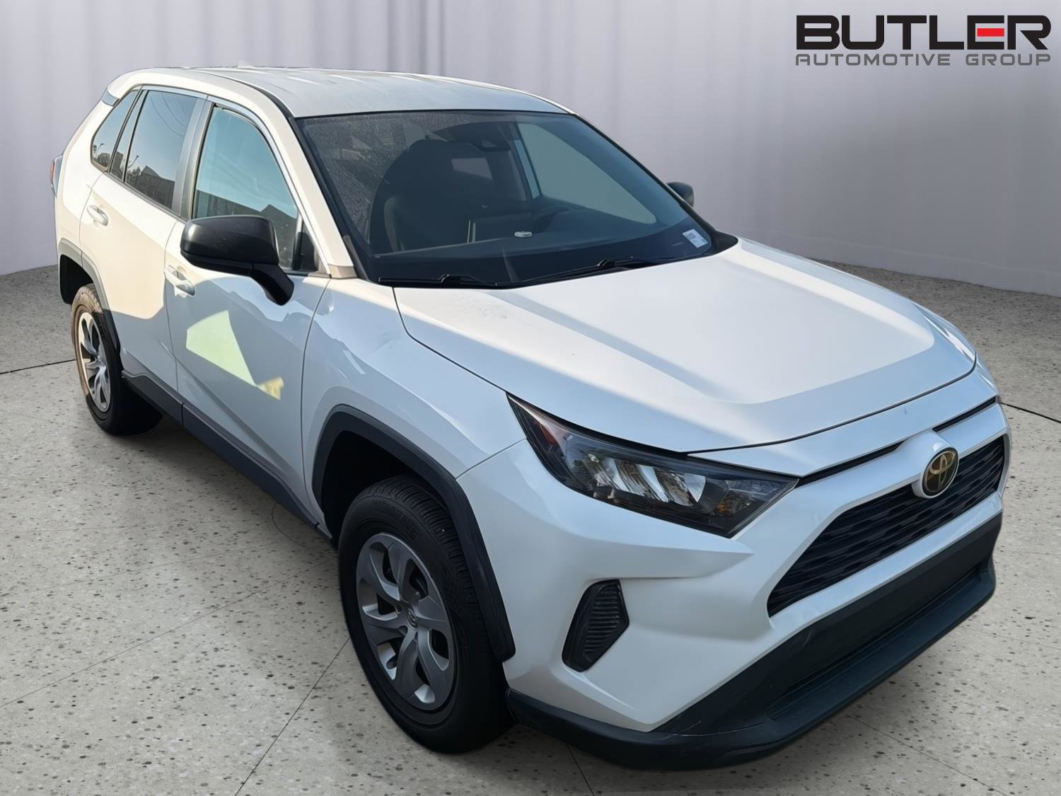 Used 2022 Toyota RAV4 LE FWD image 3
