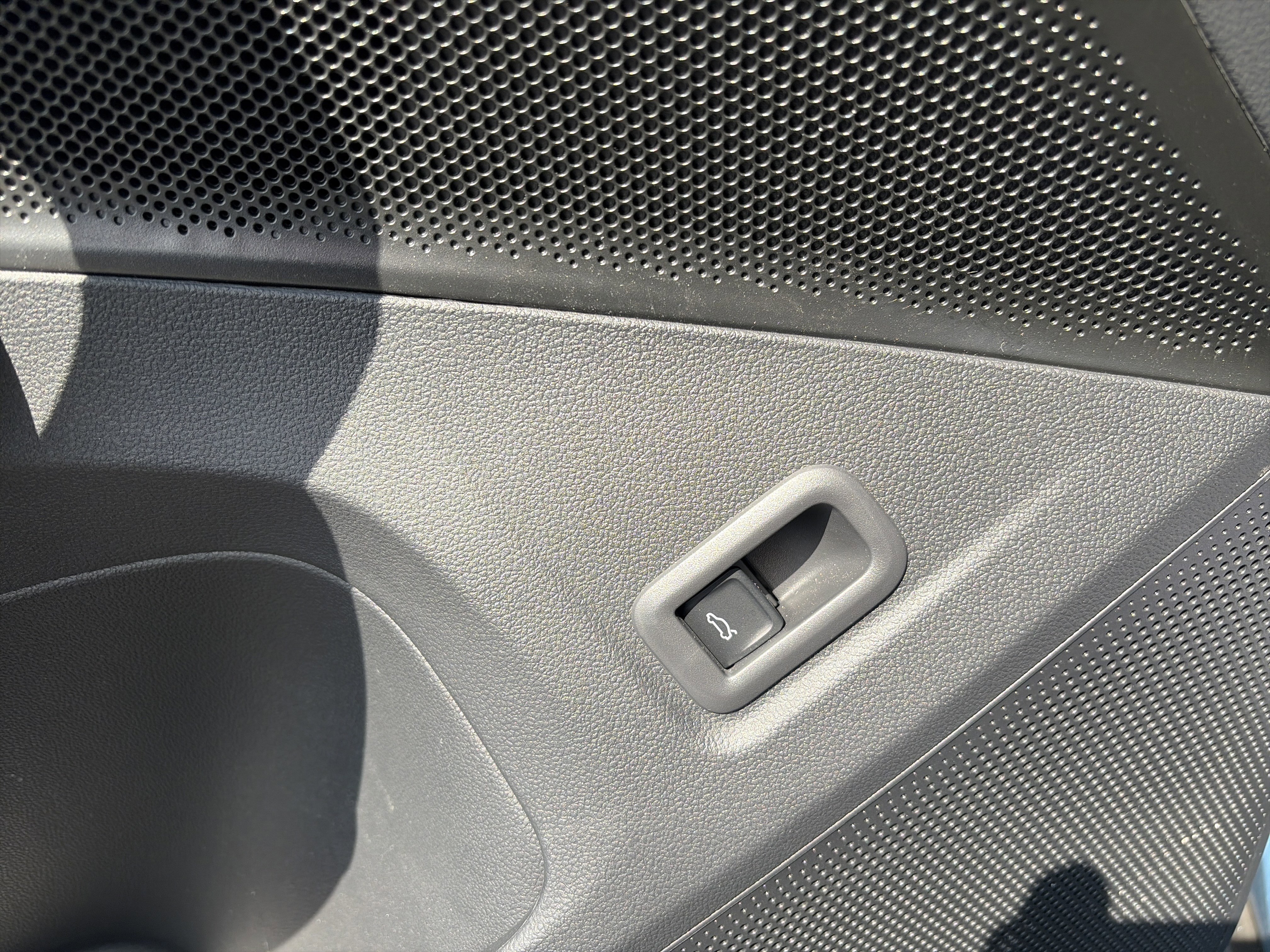 Used 2025 Volkswagen Tiguan SE R-Line AWD/4WD image 21