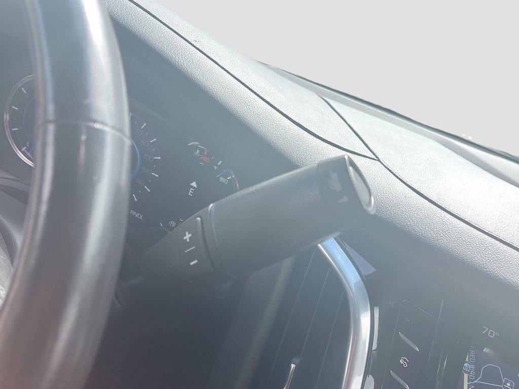 Used 2020 Cadillac Escalade Luxury w/ Escalade Sport Edition AWD/4WD image 17