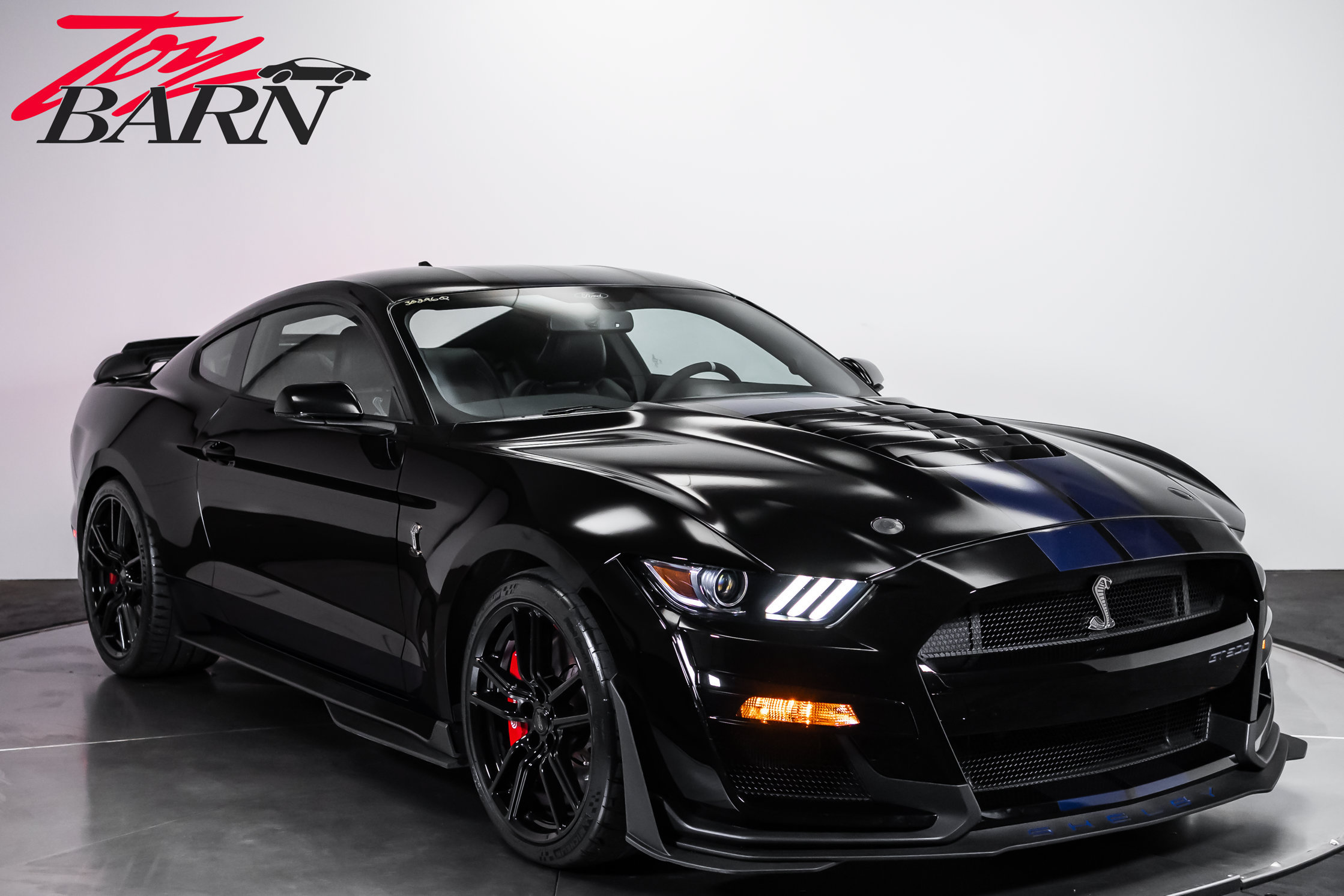 Used 2021 Ford Mustang Shelby GT500 w/ Technology Package RWD image 7