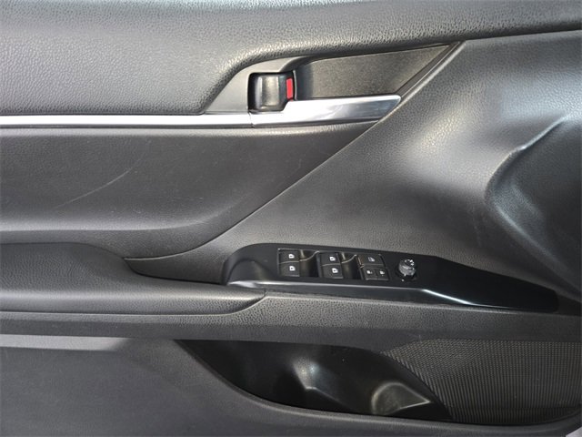 Used 2020 Toyota Camry LE image 14