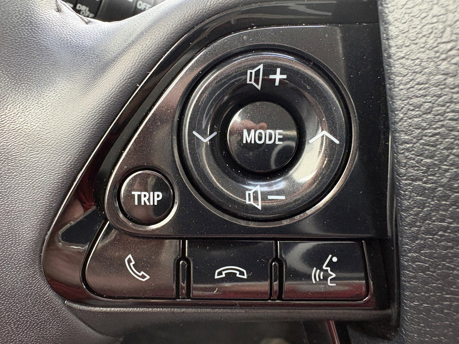 Used 2020 Toyota Prius XLE AWD/4WD image 14
