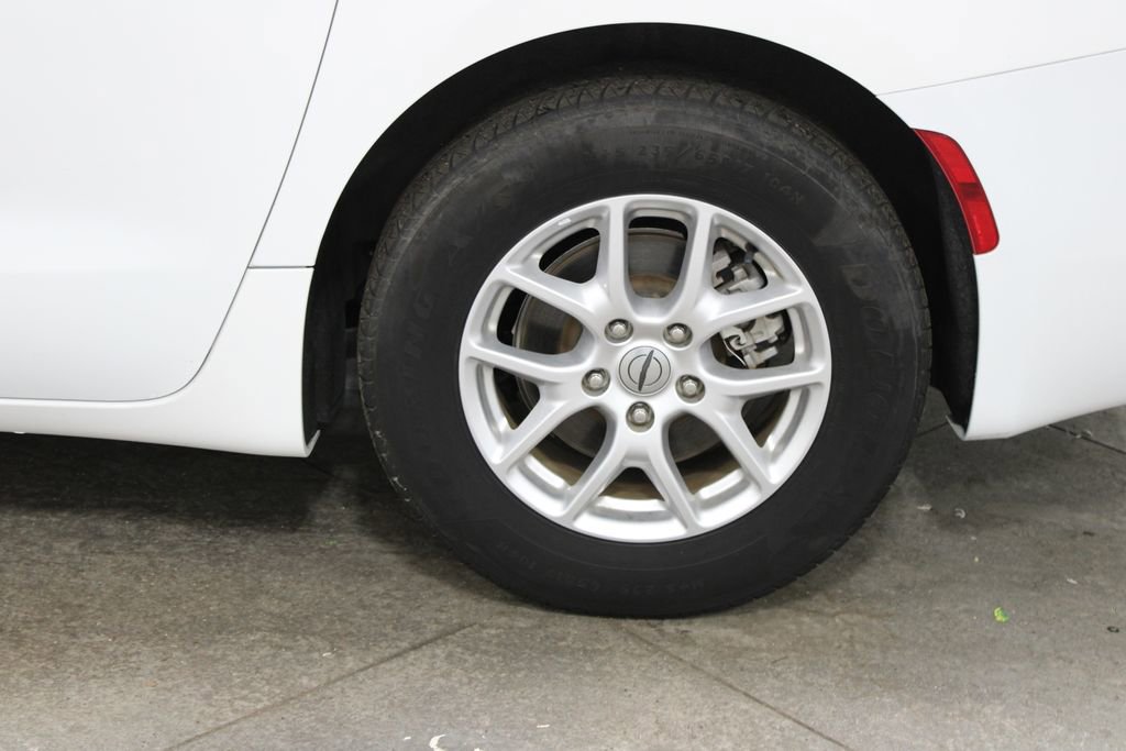 Used 2023 Chrysler Voyager LX FWD image 46
