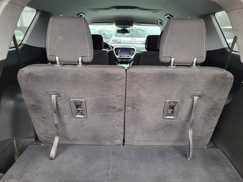 Used 2021 GMC Acadia SLE w/ Driver Convenience Package image 14