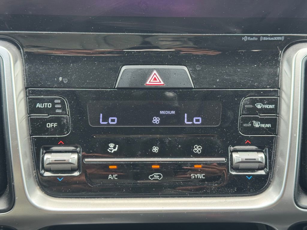 Used 2023 Kia Sorento S w/ Panoramic Sunroof Package image 26