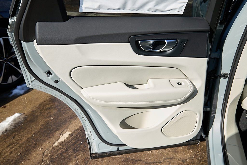 New 2026 Volvo XC60 T8 Ultra w/ Protection Package Premier image 17