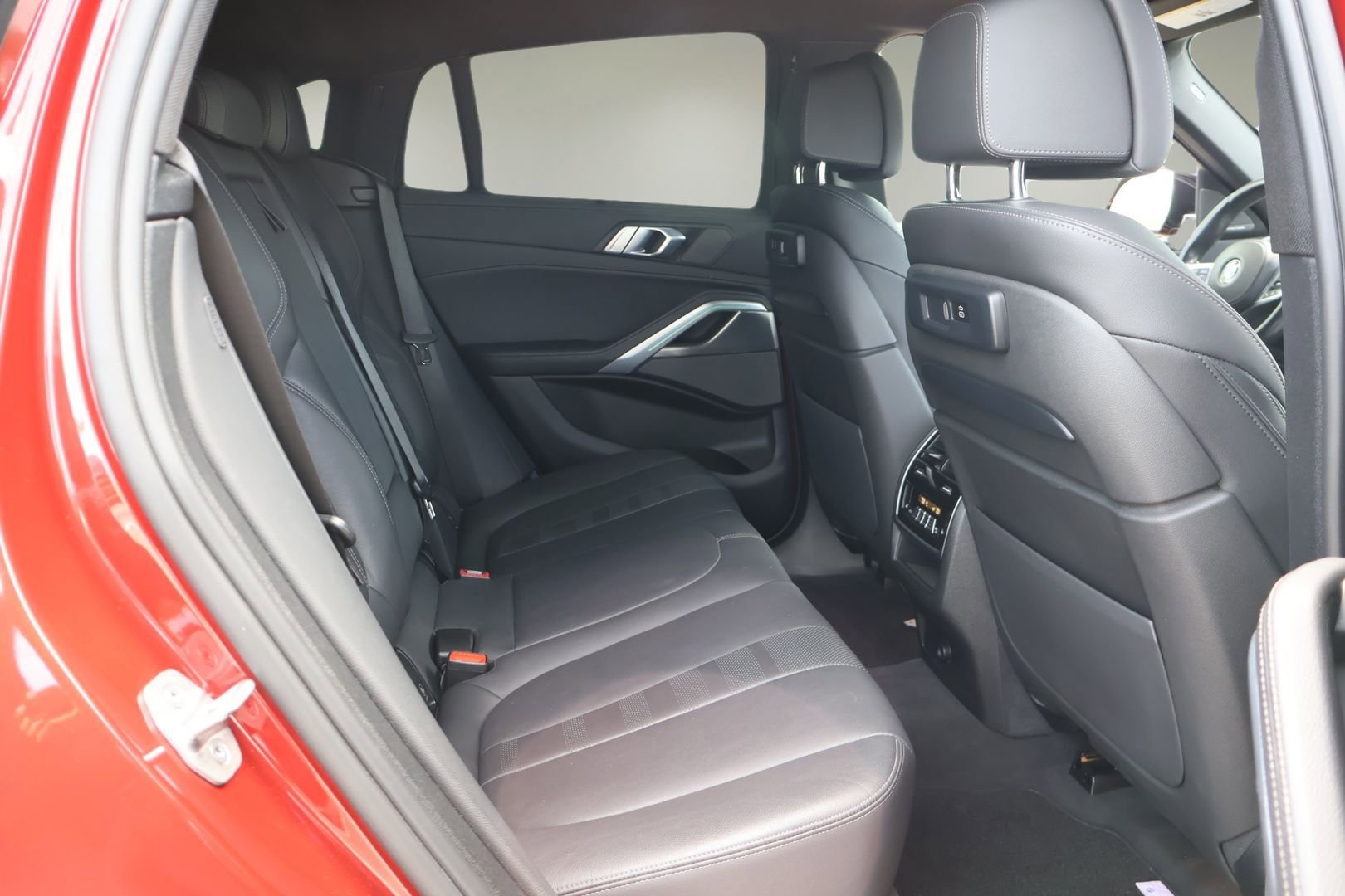 Used 2021 BMW X6 xDrive40i w/ Executive Package AWD/4WD image 18