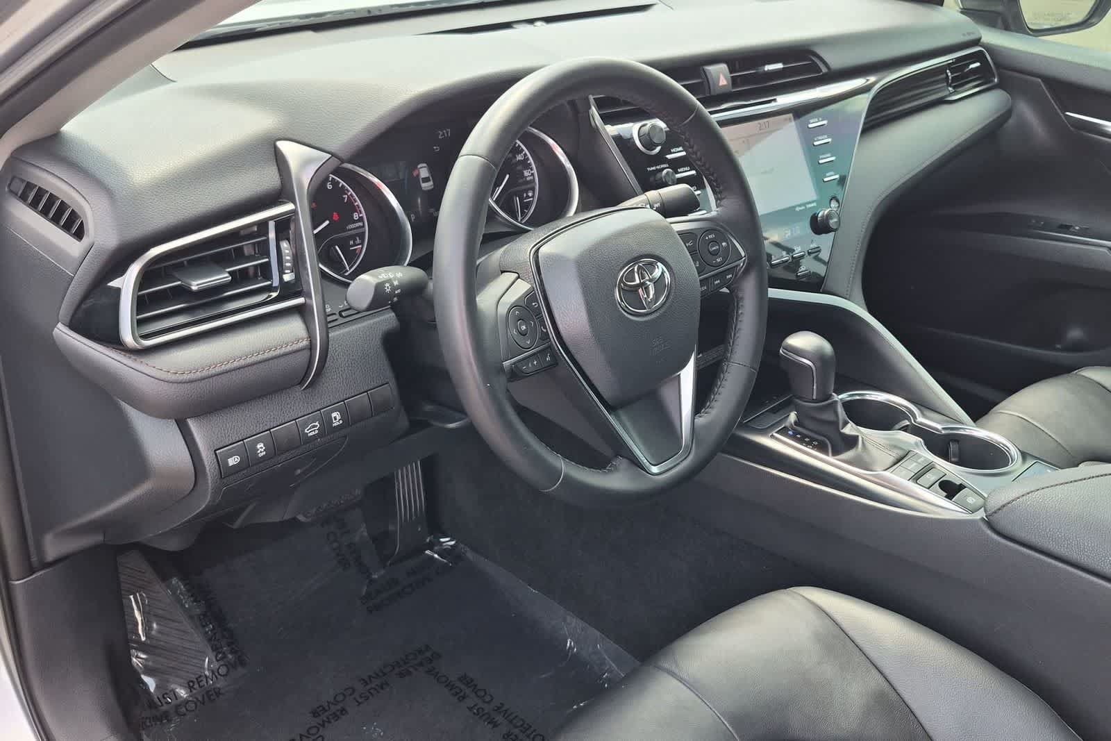 Used 2020 Toyota Camry XLE FWD image 2