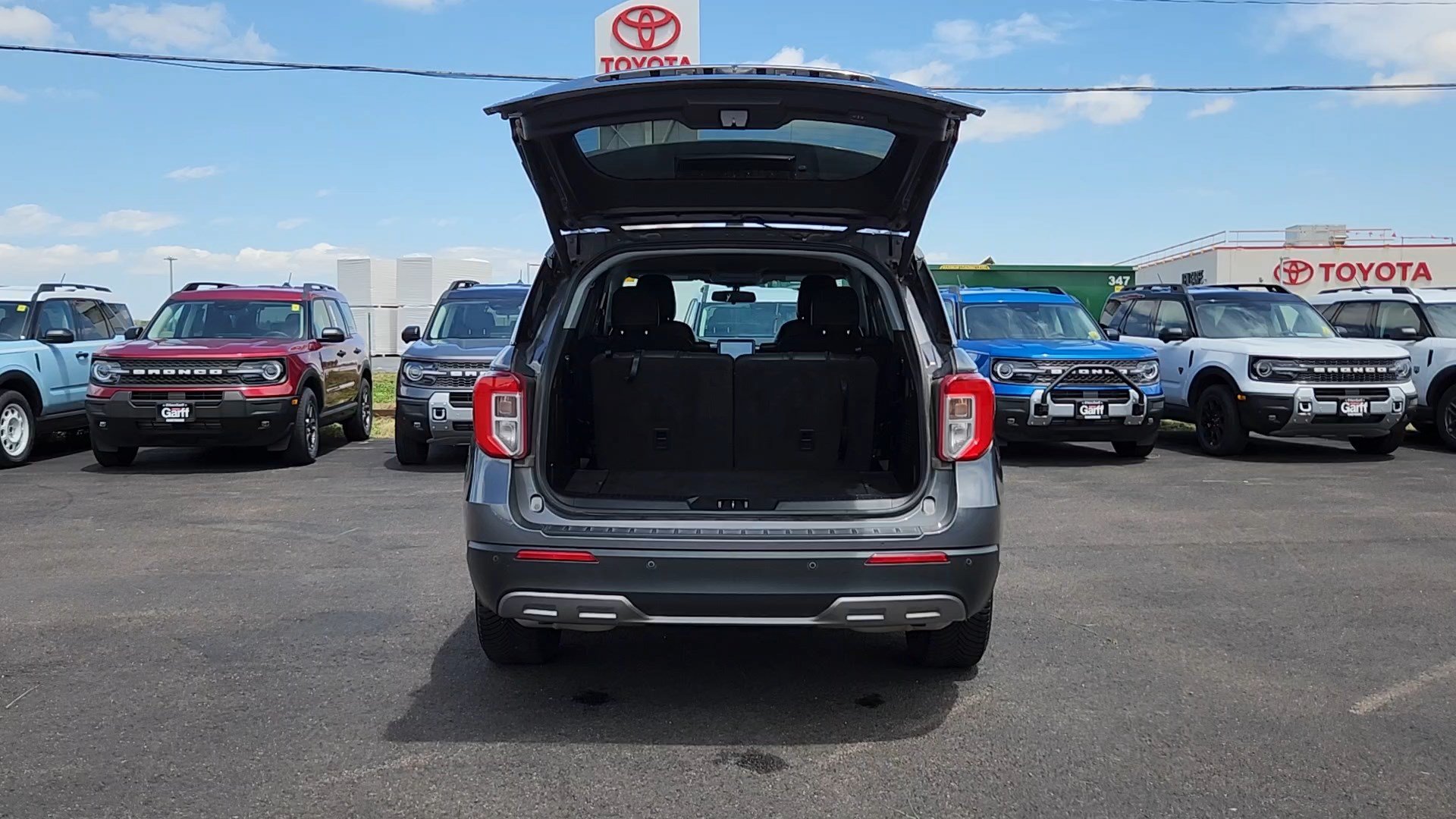 Certified 2022 Ford Explorer XLT w/ Equipment Group 202A AWD/4WD image 19