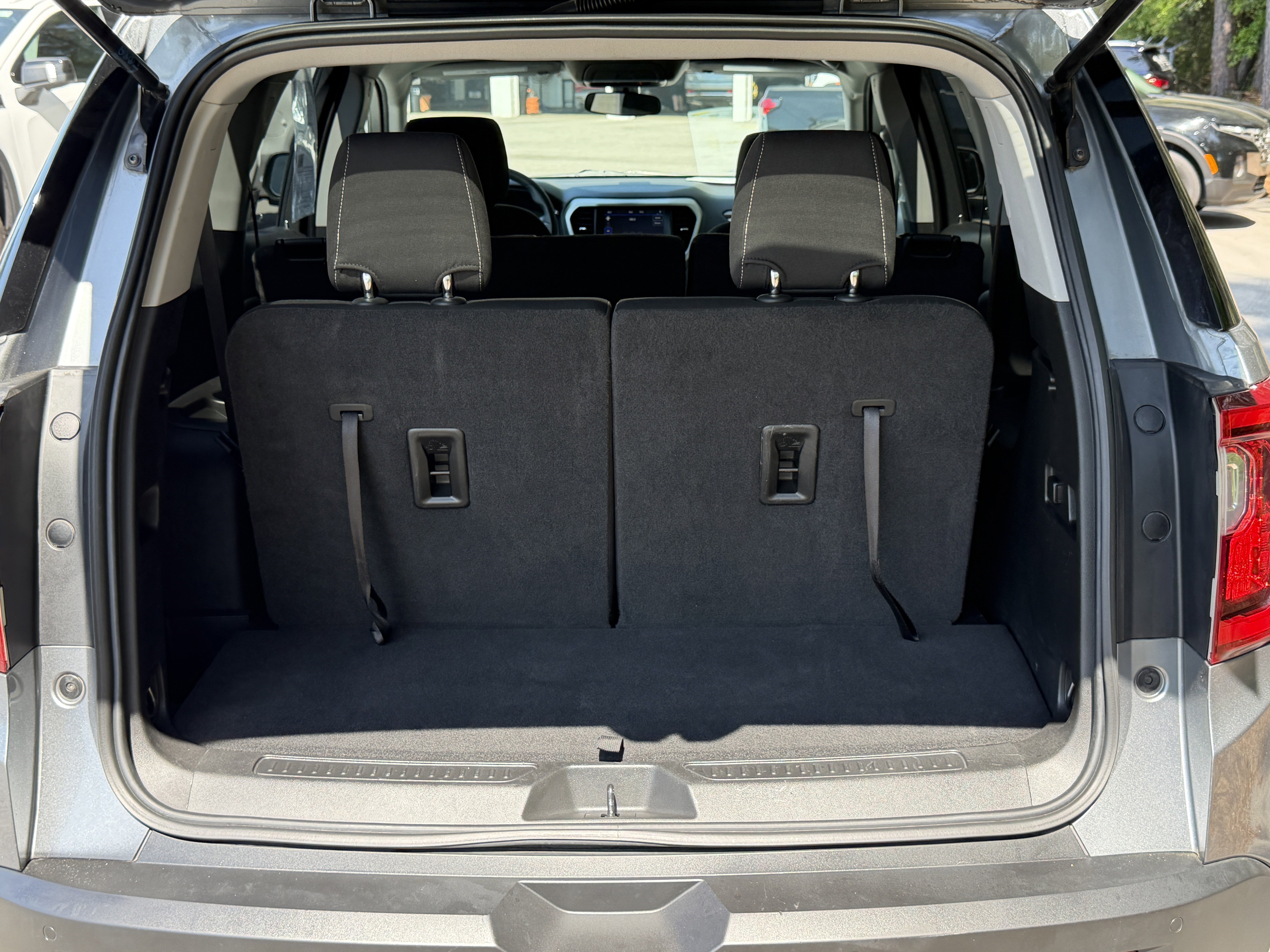 Used 2021 GMC Acadia SLE image 4