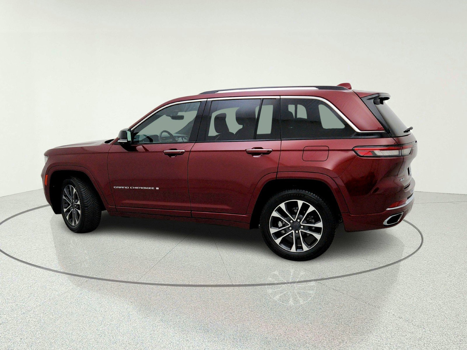 Used 2022 Jeep Grand Cherokee Overland w/ Adv Protech Group III AWD/4WD image 13