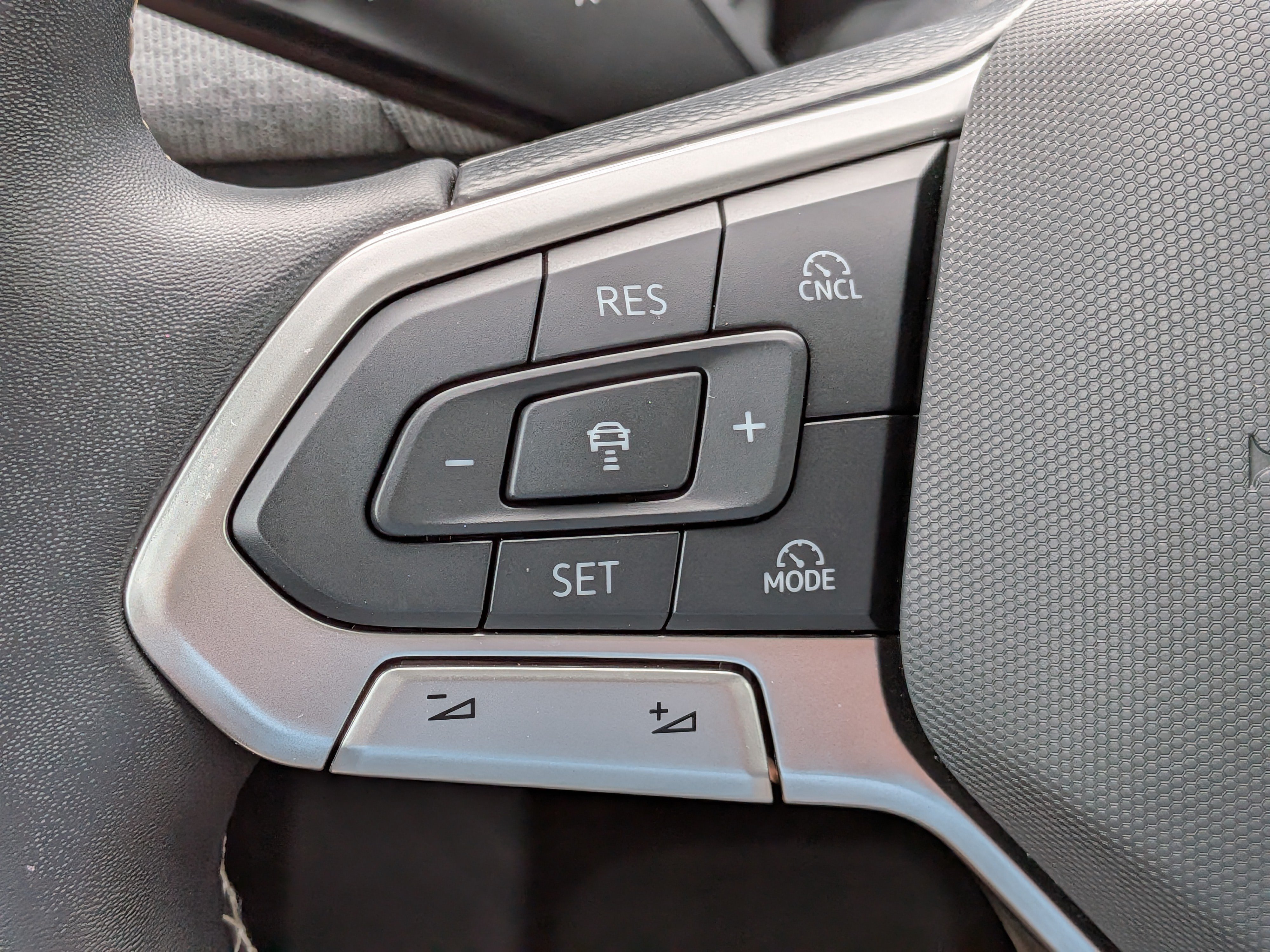 Used 2026 Volkswagen Tiguan S FWD image 23