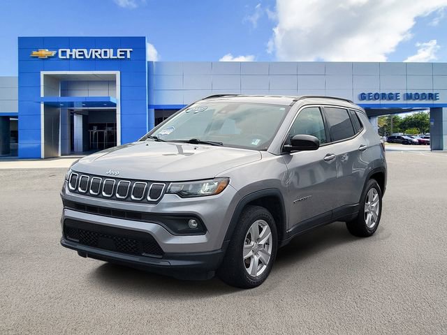 Used 2022 Jeep Compass Latitude FWD image 2