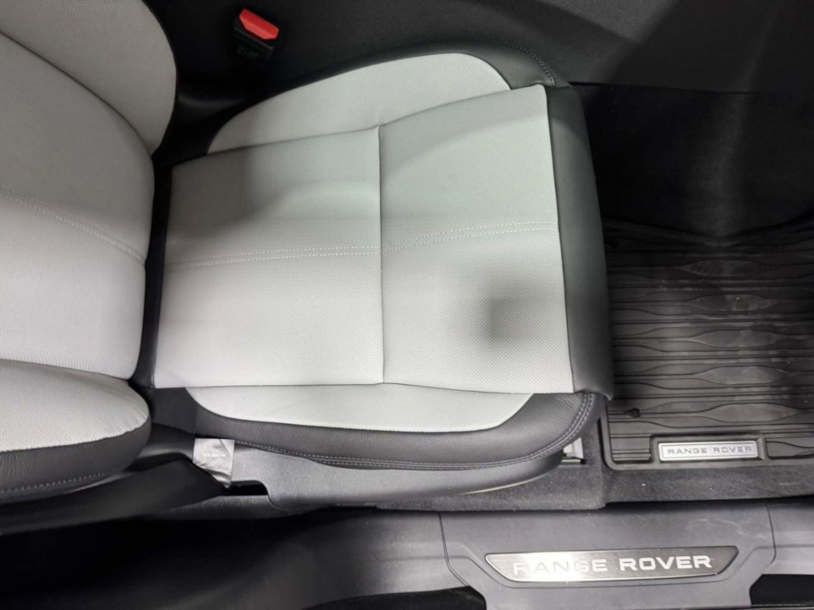 New 2026 Land Rover Range Rover Velar Dynamic SE image 18