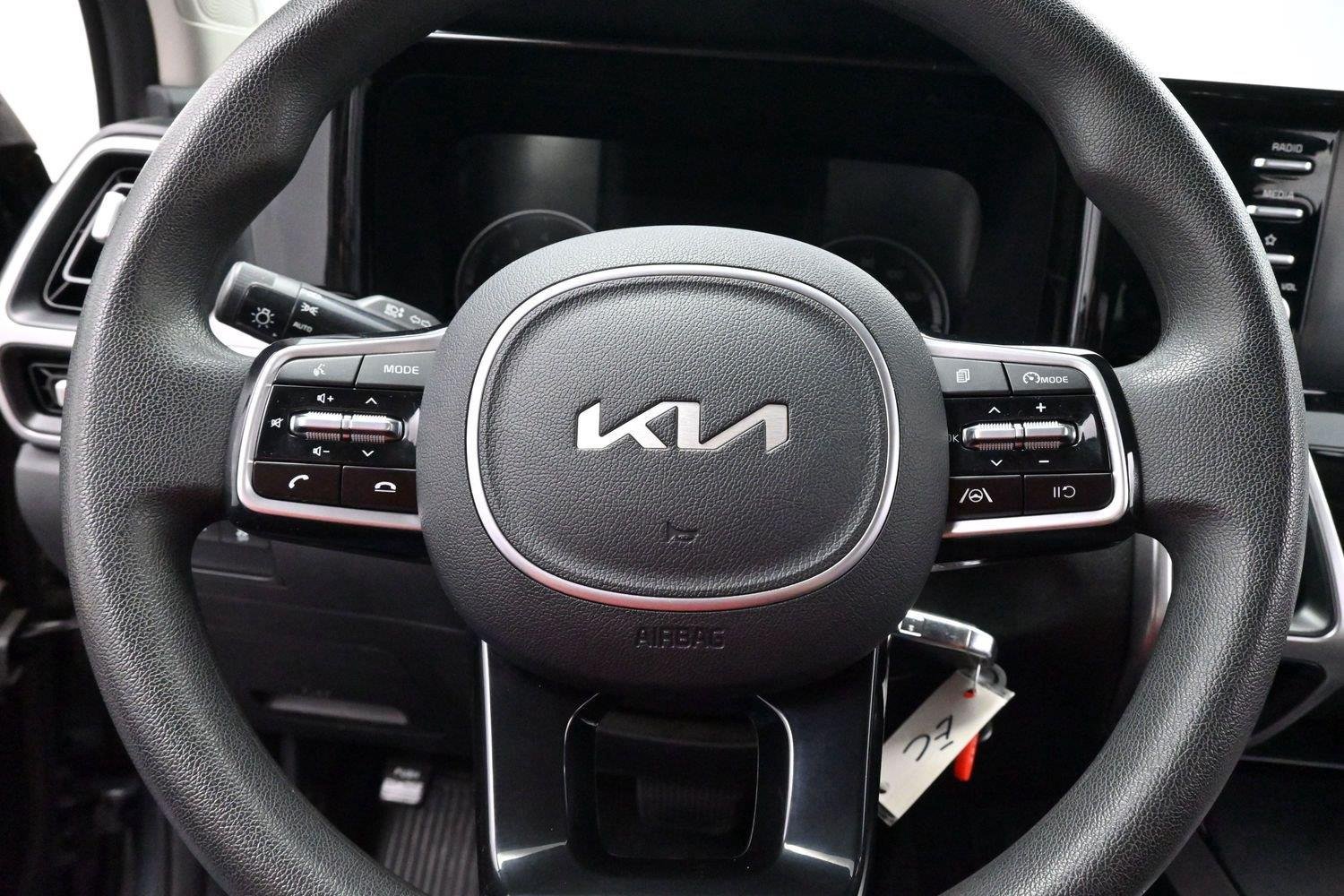 Used 2022 Kia Sorento LX FWD image 15