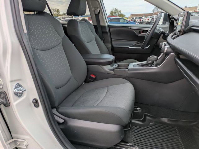 Used 2021 Toyota RAV4 XLE w/ Convenience Package AWD/4WD image 24