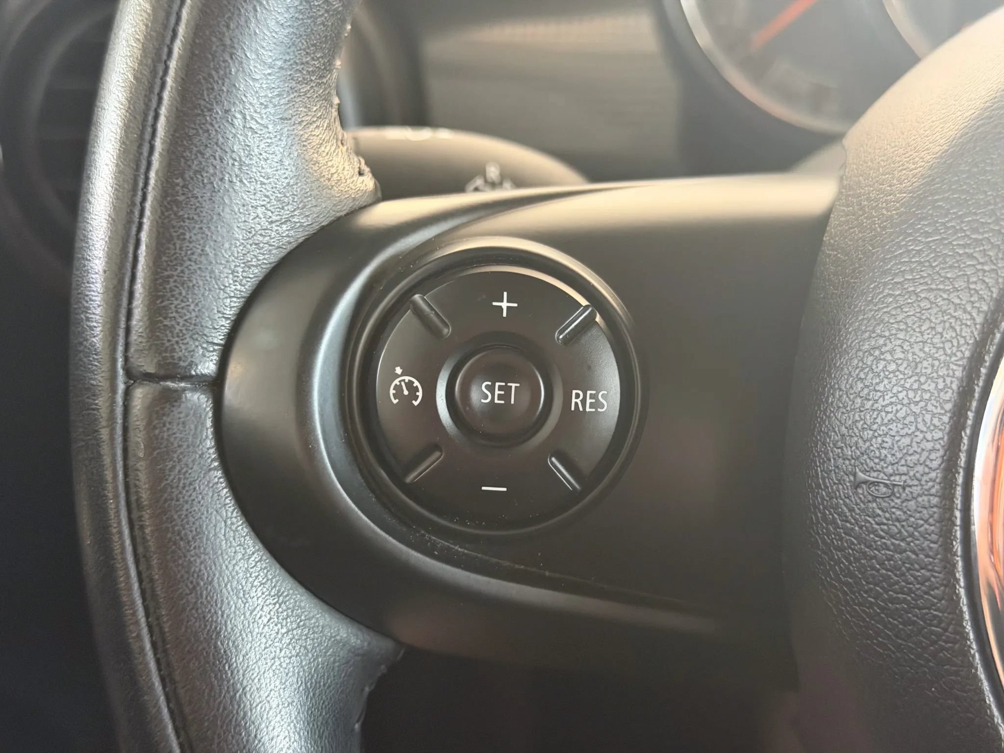 Used 2015 MINI Cooper 2-Door Hardtop FWD image 31