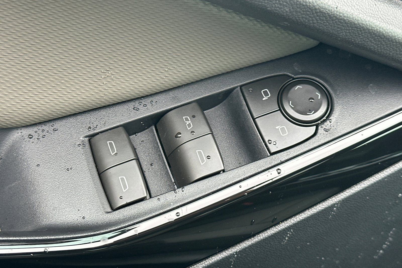 New 2026 Chevrolet Equinox LT w/ Convenience Package II image 12