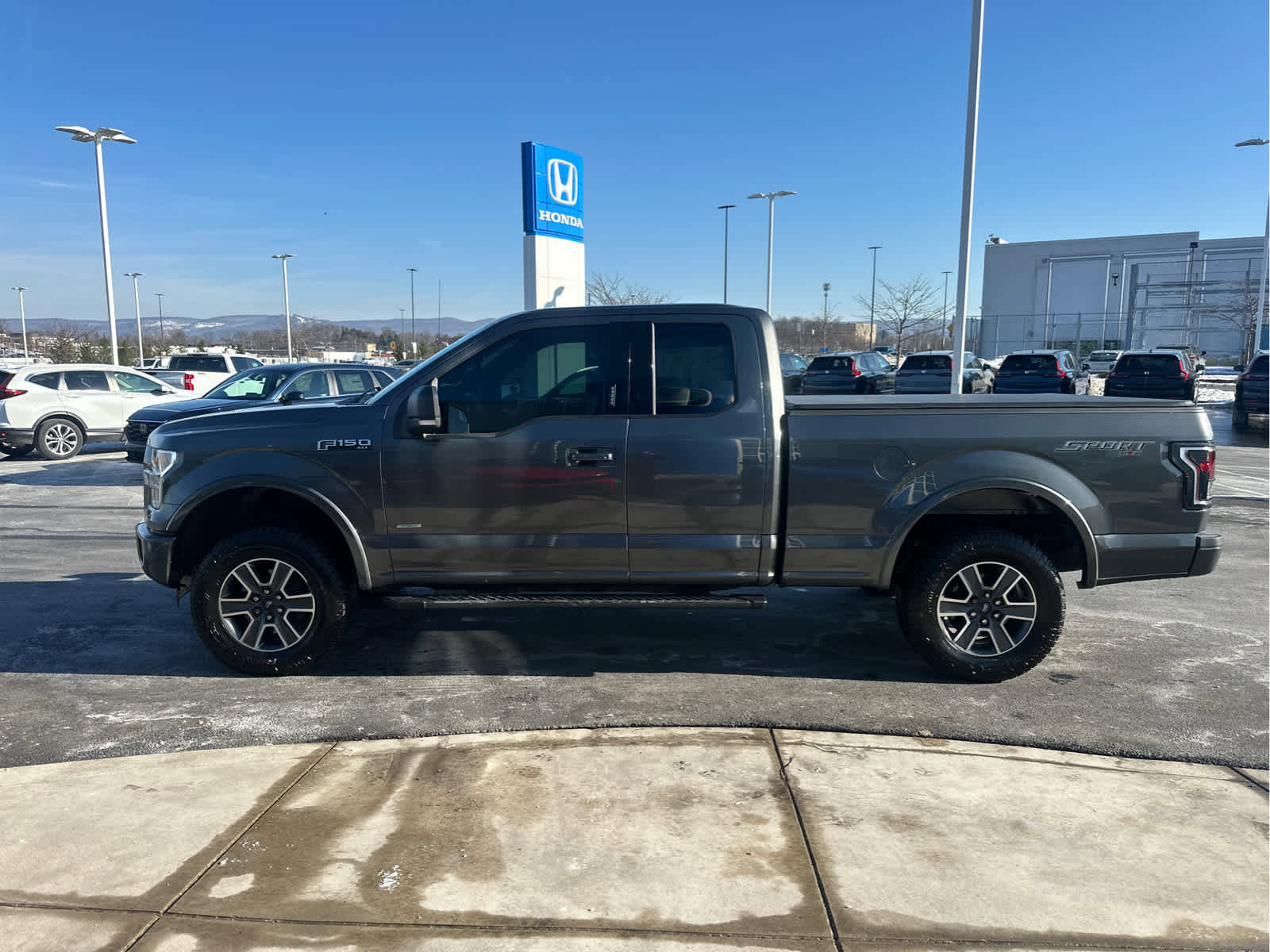 Used 2016 Ford F150 XLT w/ Equipment Group 302A Luxury image 5