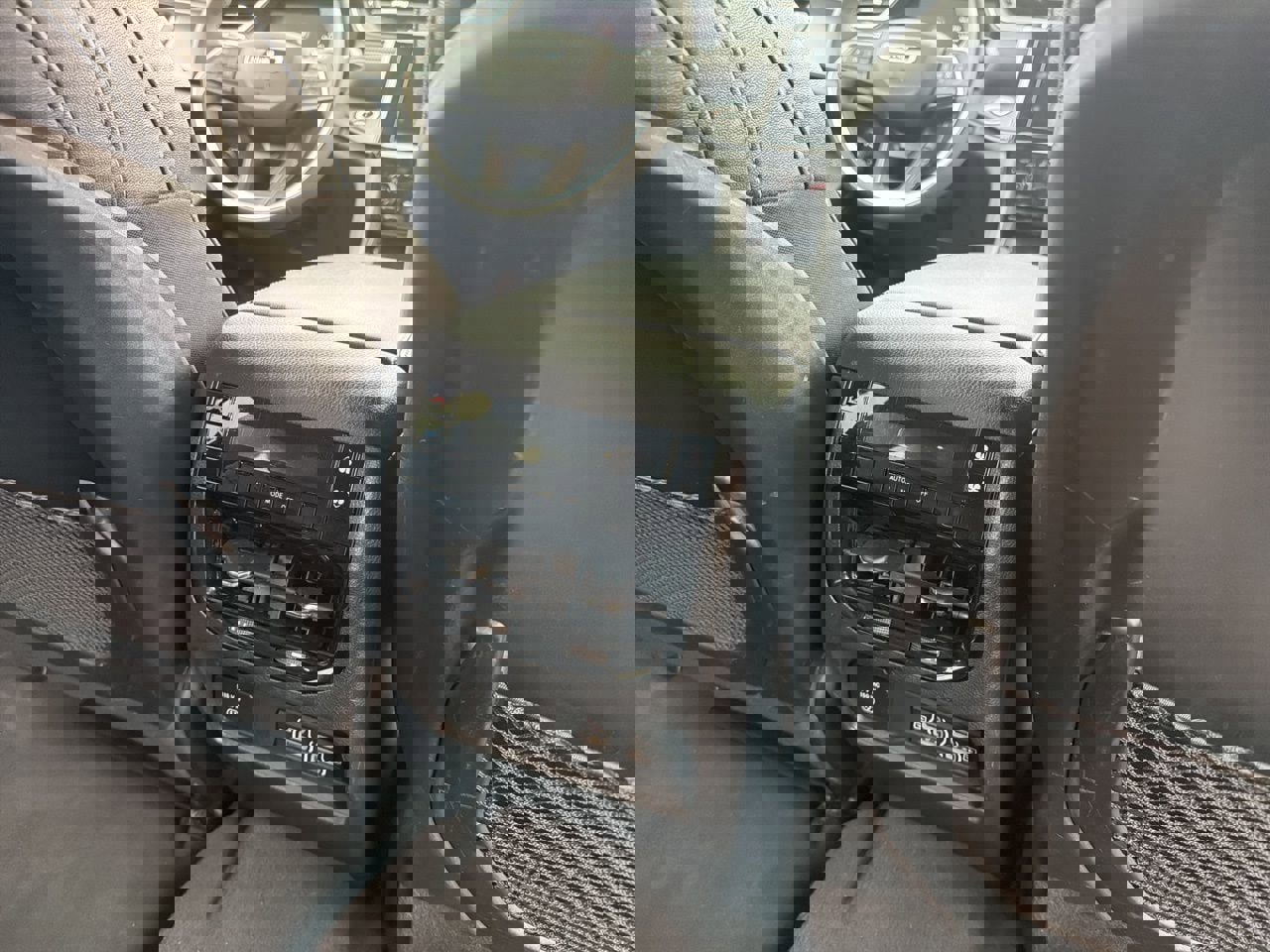 Used 2024 Jeep Grand Cherokee L Laredo AWD/4WD image 20