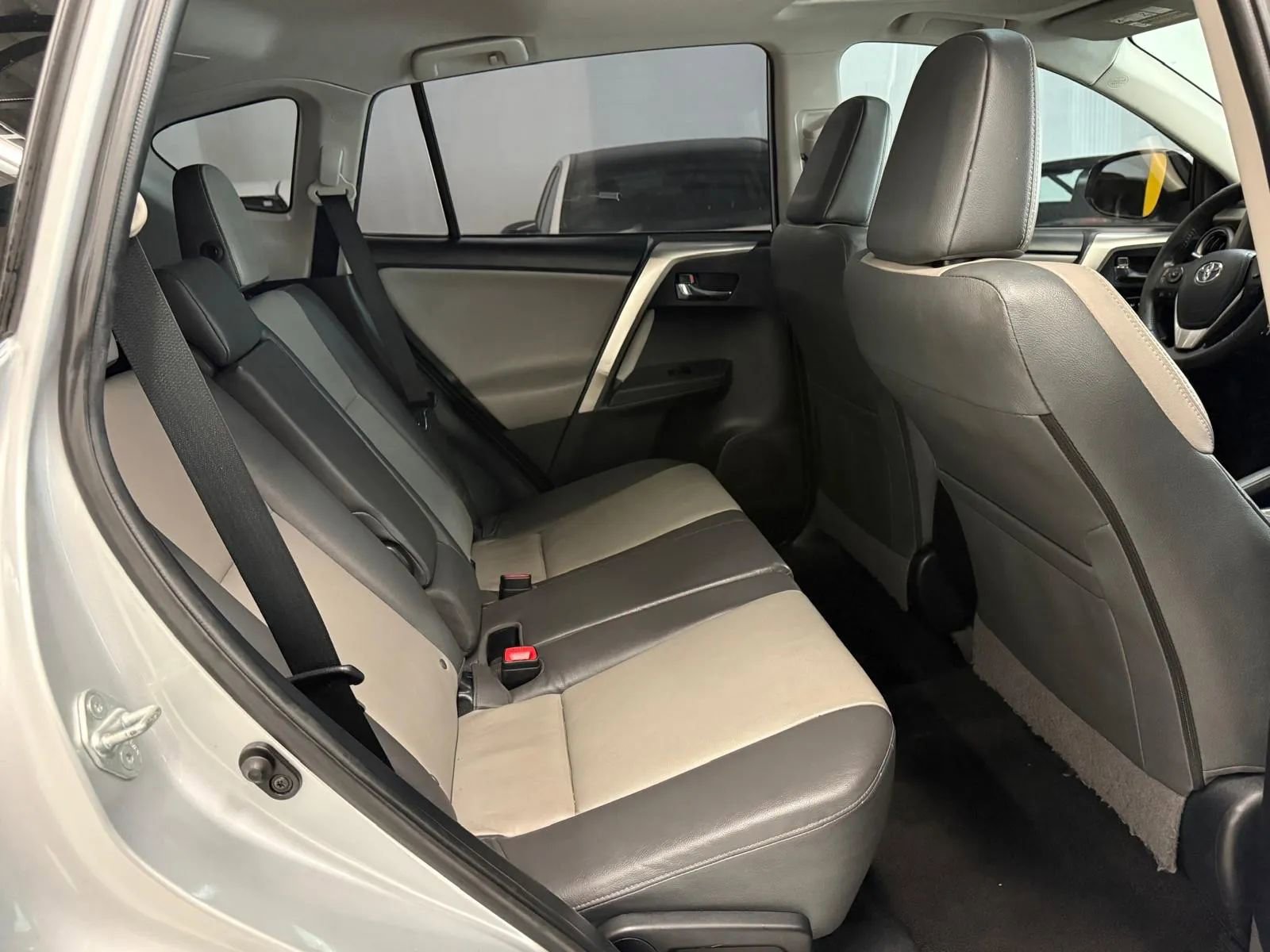 Used 2015 Toyota RAV4 Limited image 36