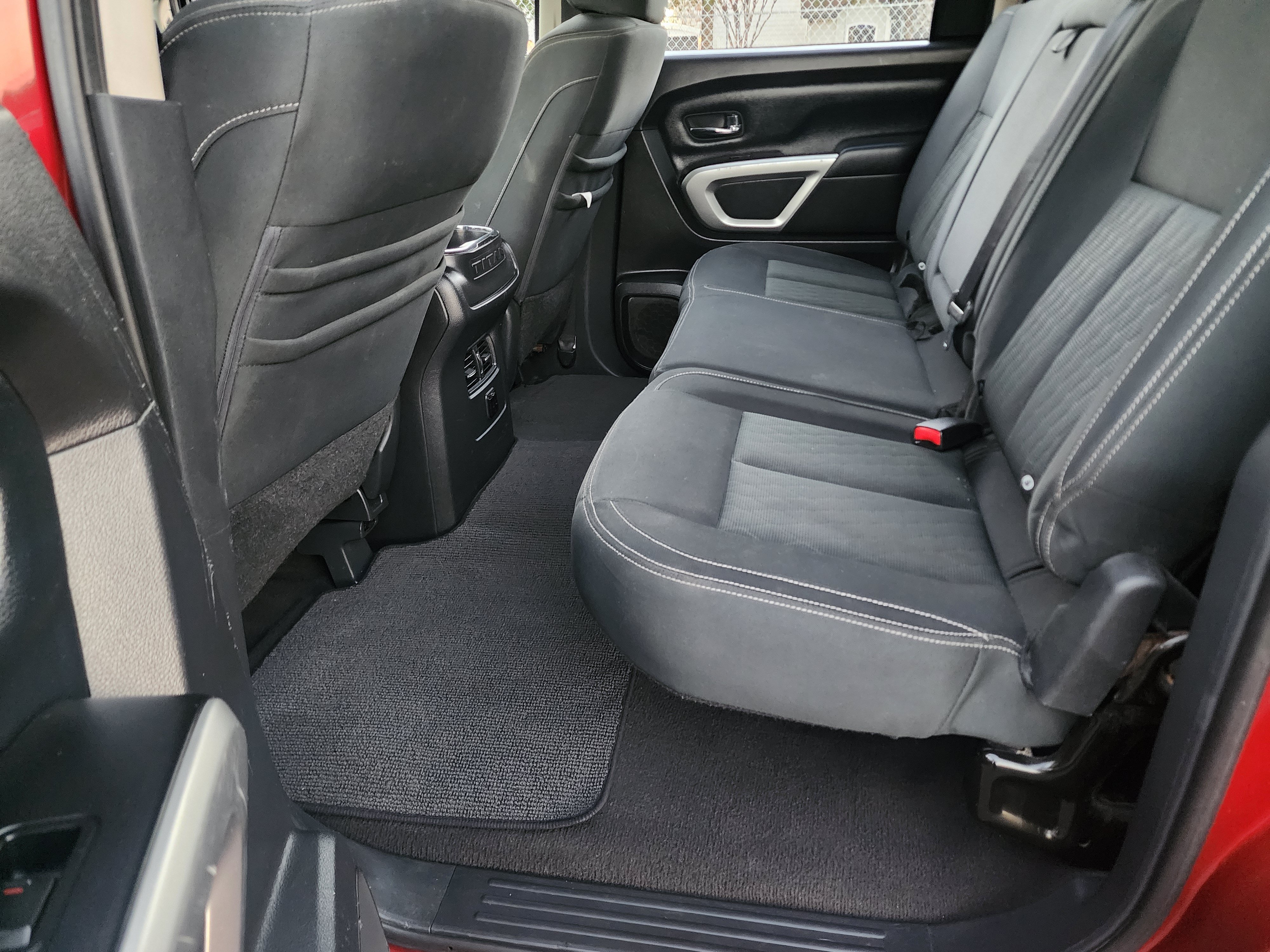 Used 2018 Nissan Titan SV w/ SV Convenience Package AWD/4WD image 18
