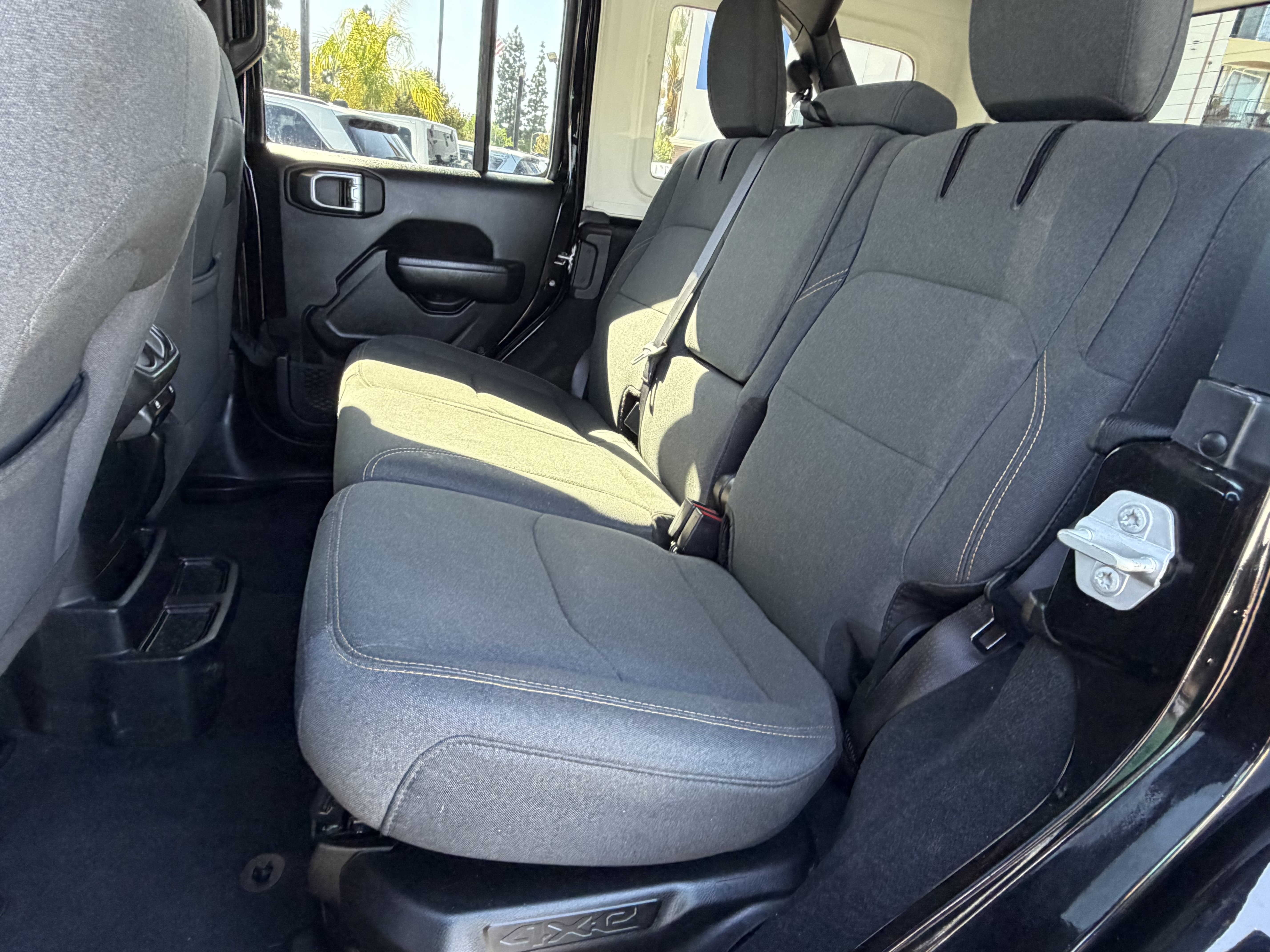 Certified 2024 Jeep Wrangler Unlimited AWD/4WD image 32