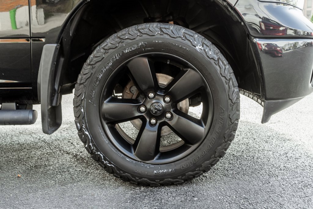 Used 2019 RAM 1500 Classic SLT w/ Black Appearance Group image 5