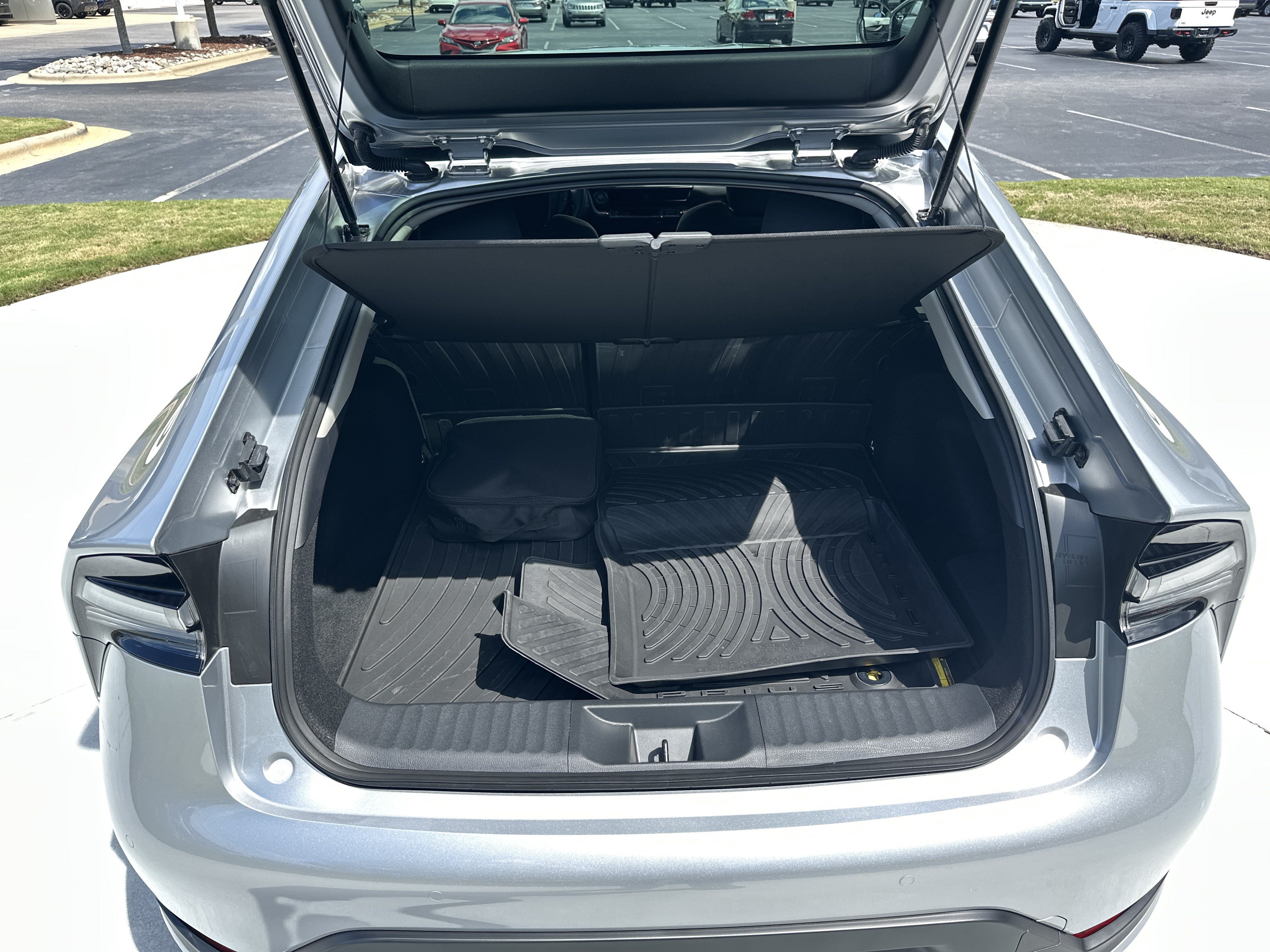 Certified 2026 Toyota Prius Plug-In Hybrid FWD image 32