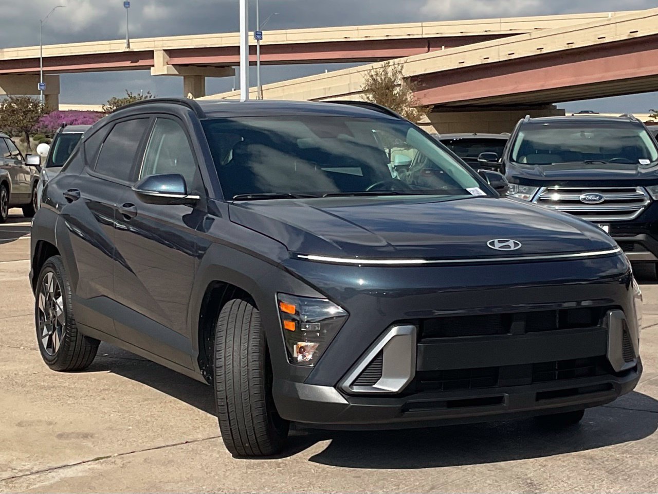Used 2025 Hyundai Kona SEL FWD image 3