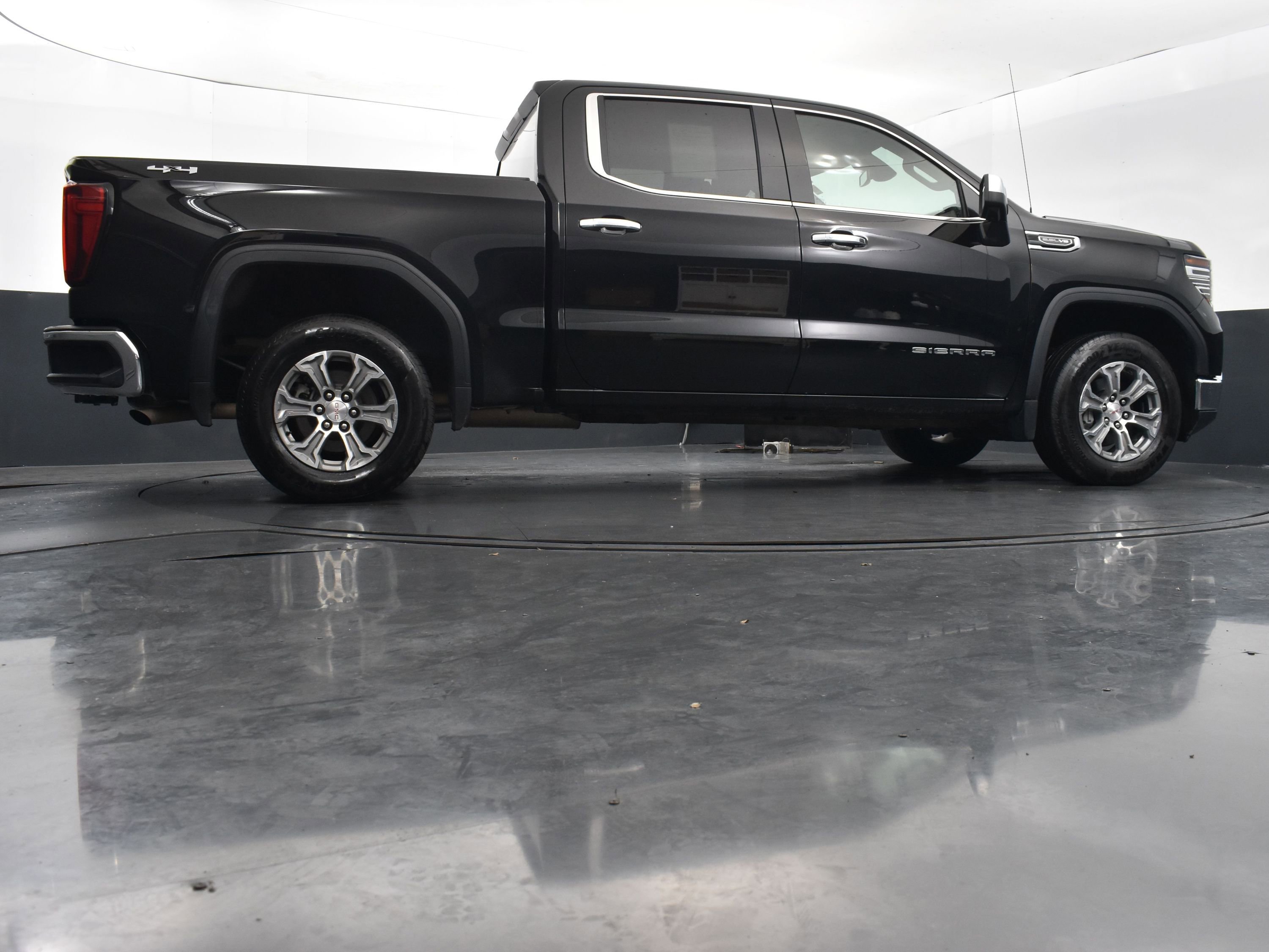 Used 2025 GMC Sierra 1500 SLT image 36