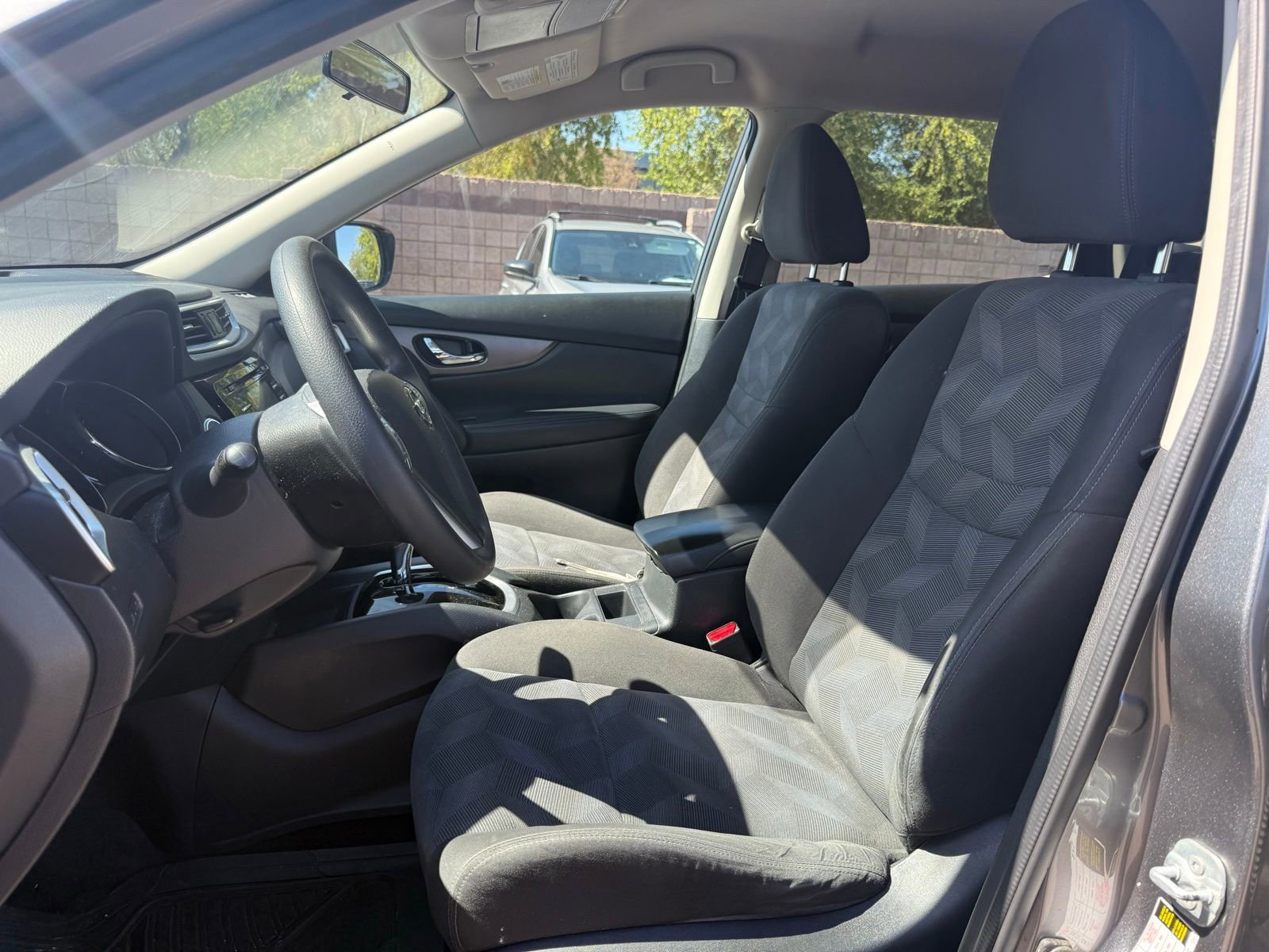 Used 2016 Nissan Rogue SV FWD image 12