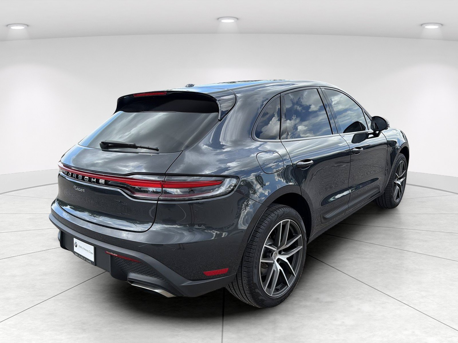Used 2025 Porsche Macan Turbo AWD/4WD image 4