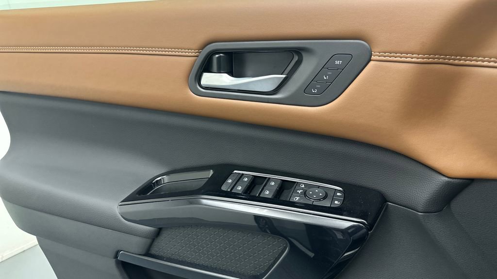 New 2026 Nissan Pathfinder Platinum AWD/4WD image 17