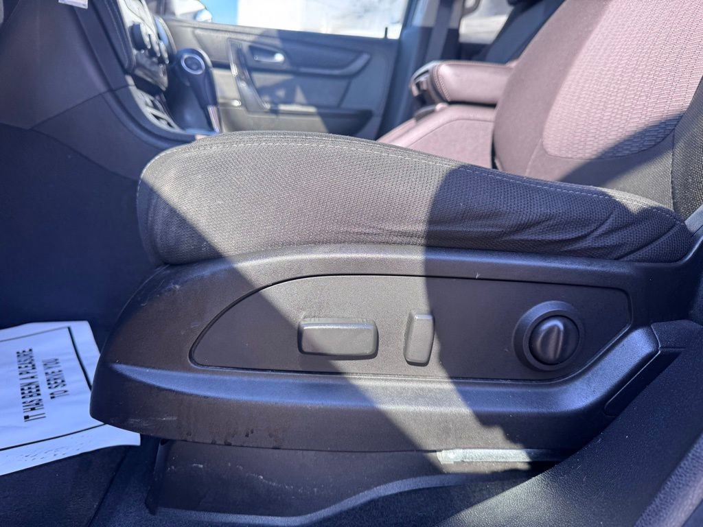 Used 2017 Chevrolet Traverse LT w/ Style and Technology Package image 13