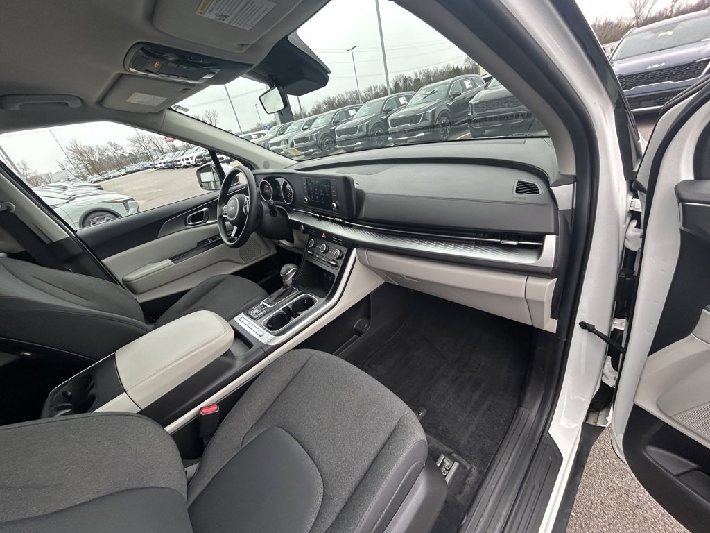 Certified 2023 Kia Carnival LX image 29