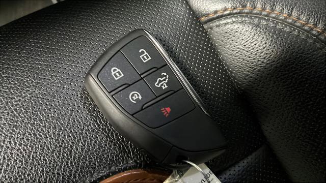 Used 2022 GMC Sierra 1500 AT4 w/ AT4 Premium Package AWD/4WD image 34