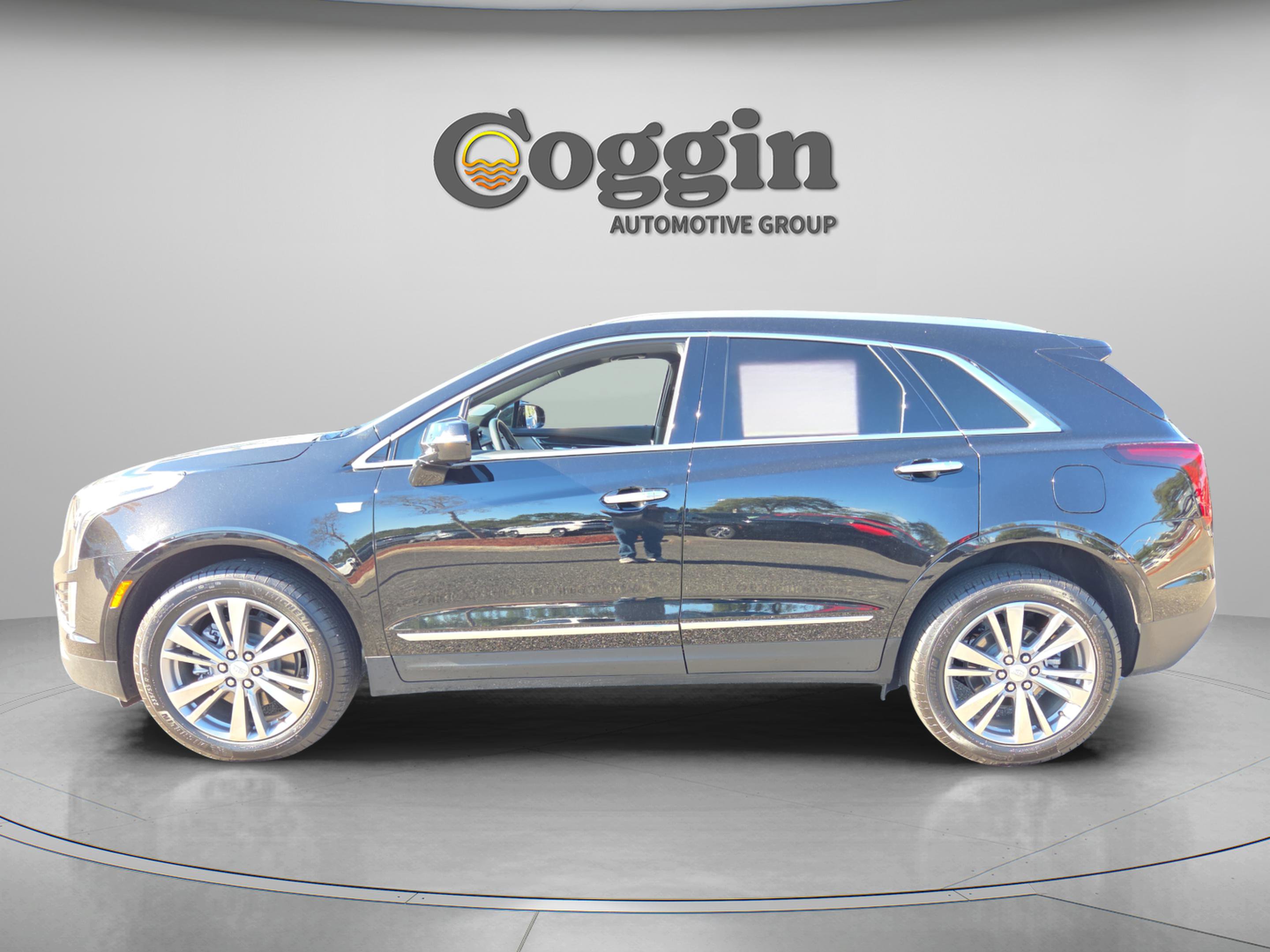 Used 2025 Cadillac XT5 Premium Luxury image 2