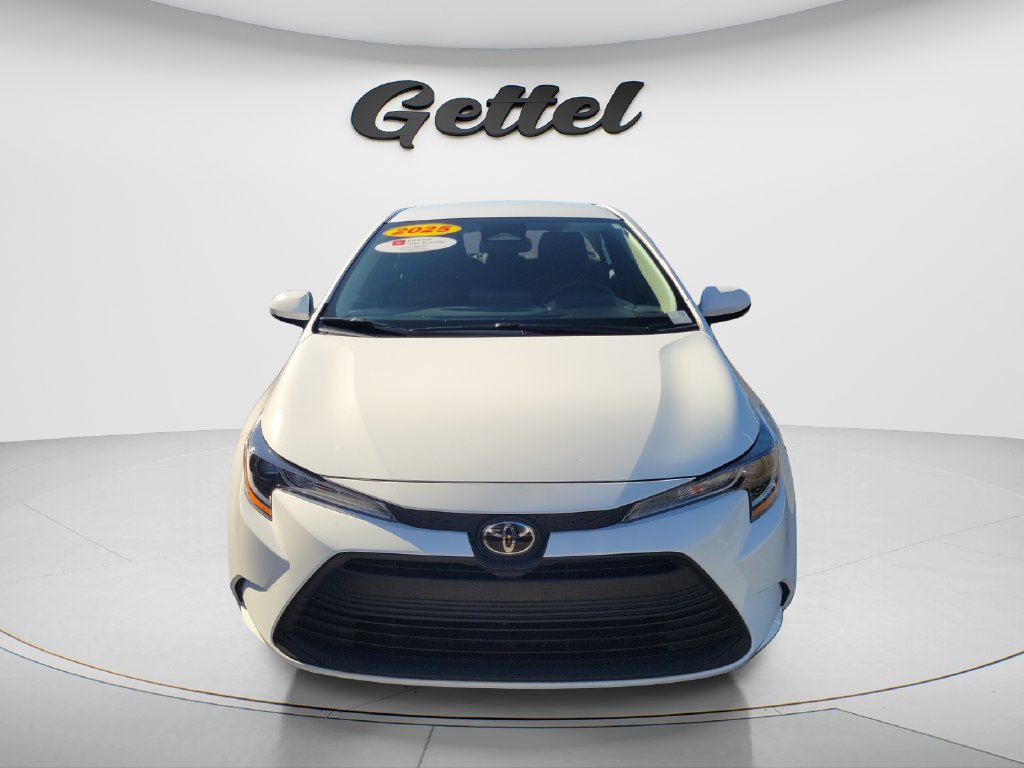 Used 2025 Toyota Corolla LE FWD image 2