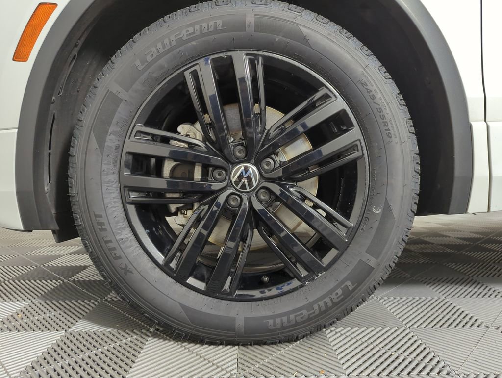 Used 2022 Volkswagen Tiguan SE R-Line image 21