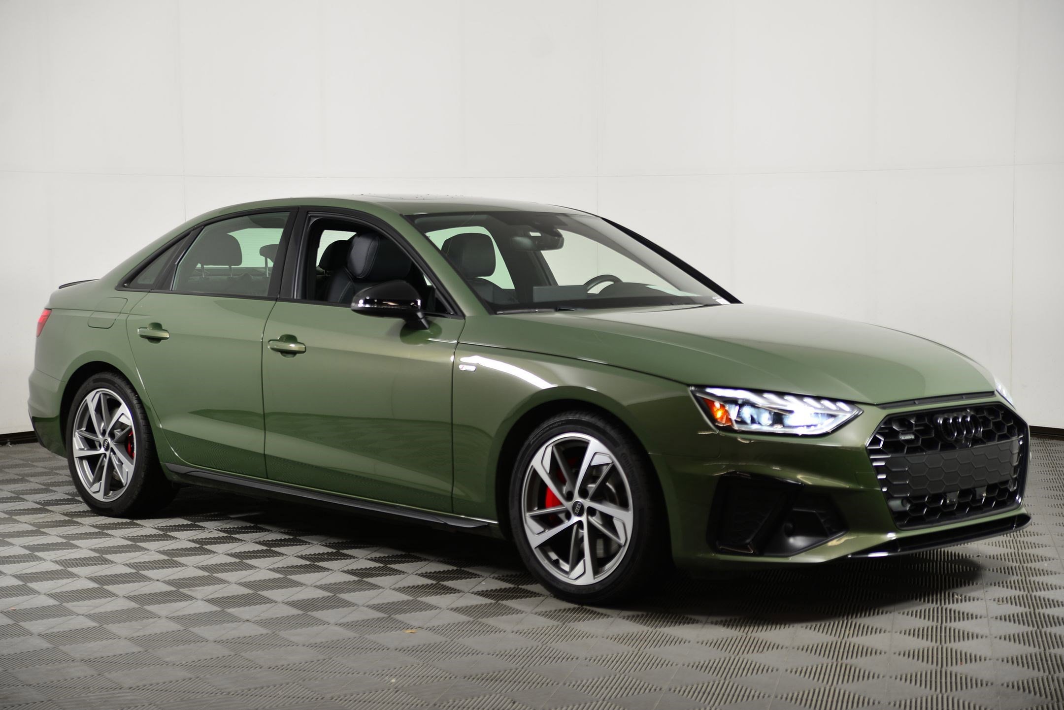 Used 2023 Audi A4 2.0T Premium Plus w/ Premium Plus Package image 6