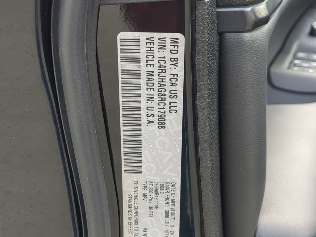 Used 2024 Jeep Grand Cherokee Laredo X image 24