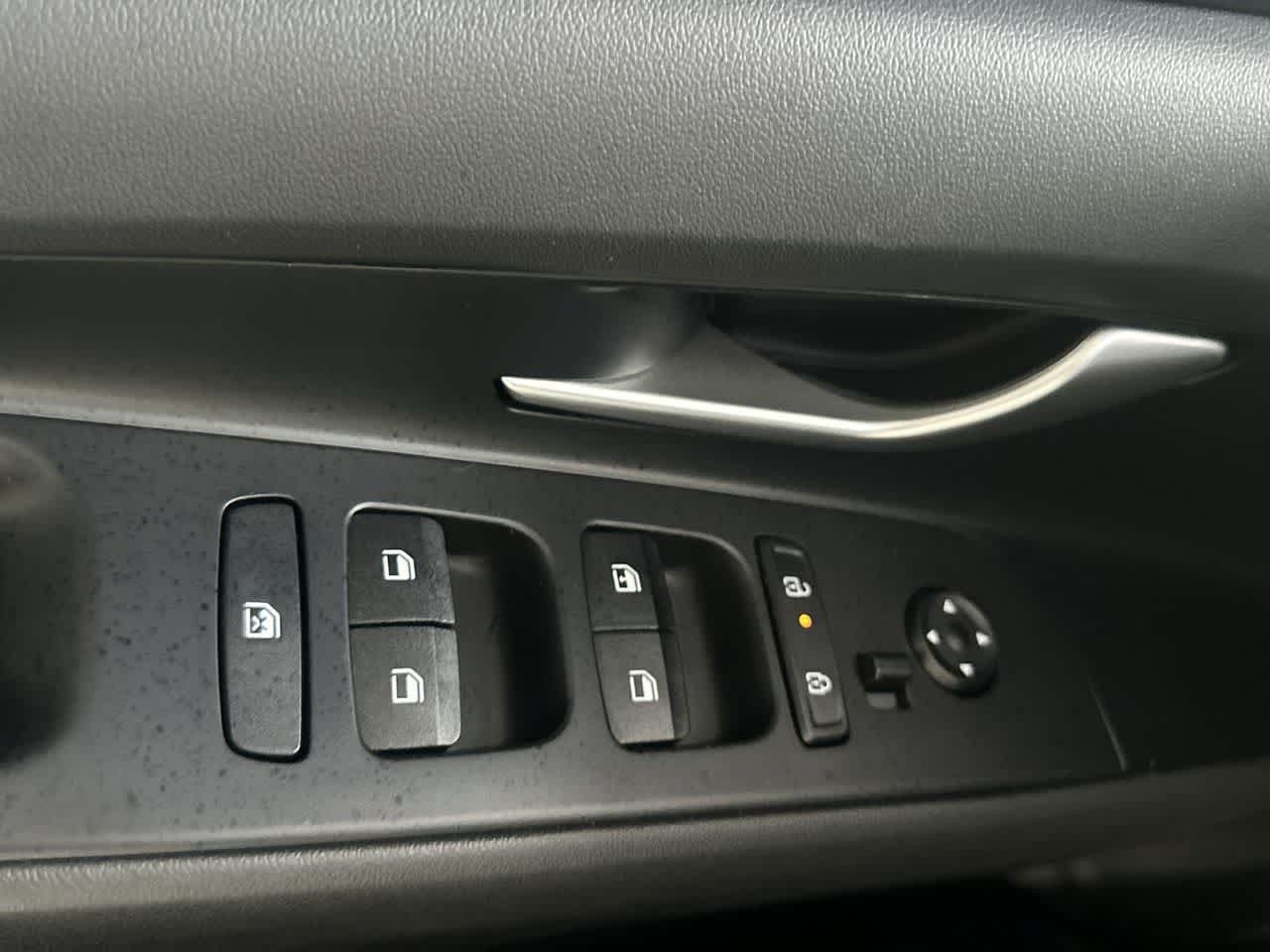Used 2026 Hyundai Elantra SE FWD image 17