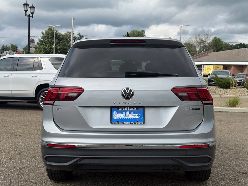 Used 2023 Volkswagen Tiguan SE w/ Panoramic Sunroof Package AWD/4WD image 3